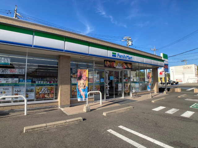 コンビニ　ファミリーマート伊賀上野東インター店（コンビニ）まで228m