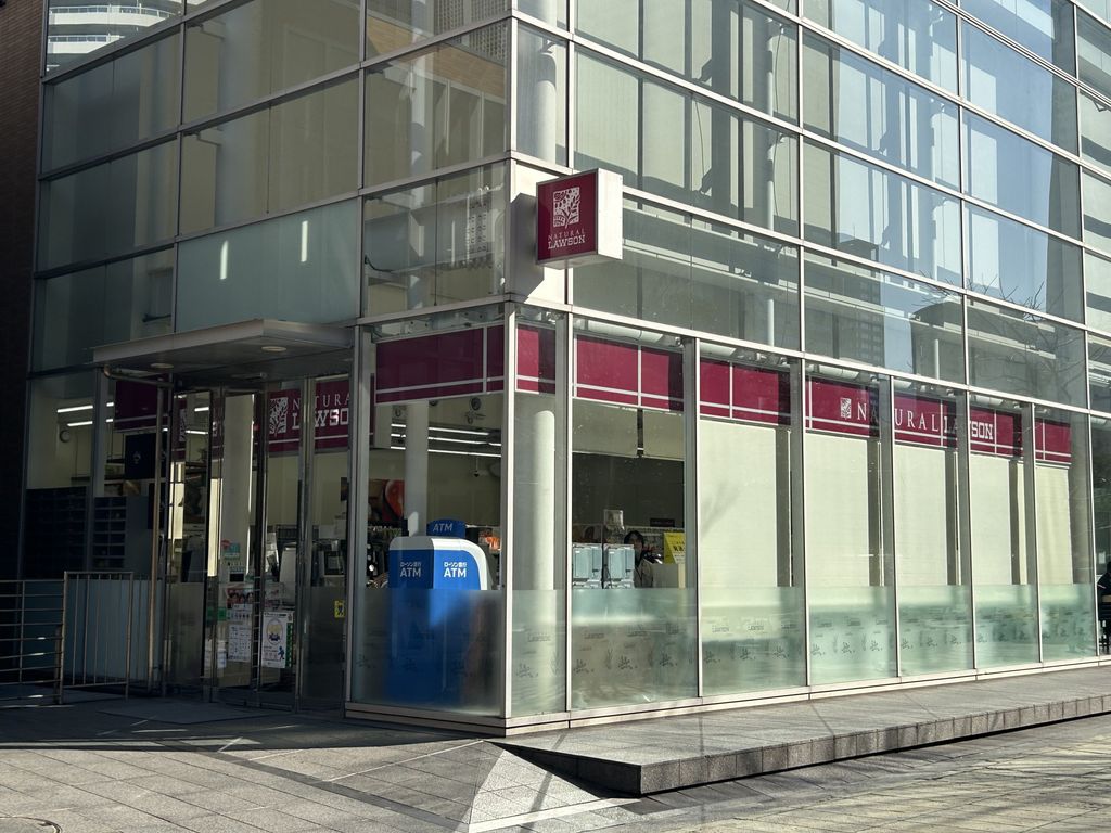 コンビニ　マンション１階ナチュラルローソン（コンビニ）まで30m