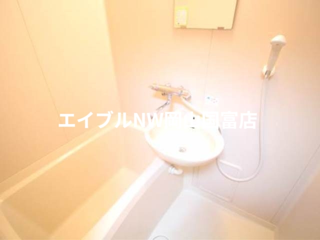 バス・シャワールーム　別のお部屋の写真です。実際とは異なります。