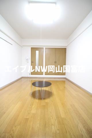 居室・リビング　別のお部屋の写真です。実際とは異なります。