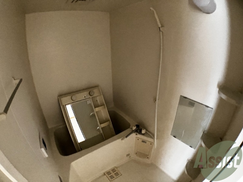 バス・シャワールーム　バスルームは日々の疲れを癒すのに十分な広さですね！