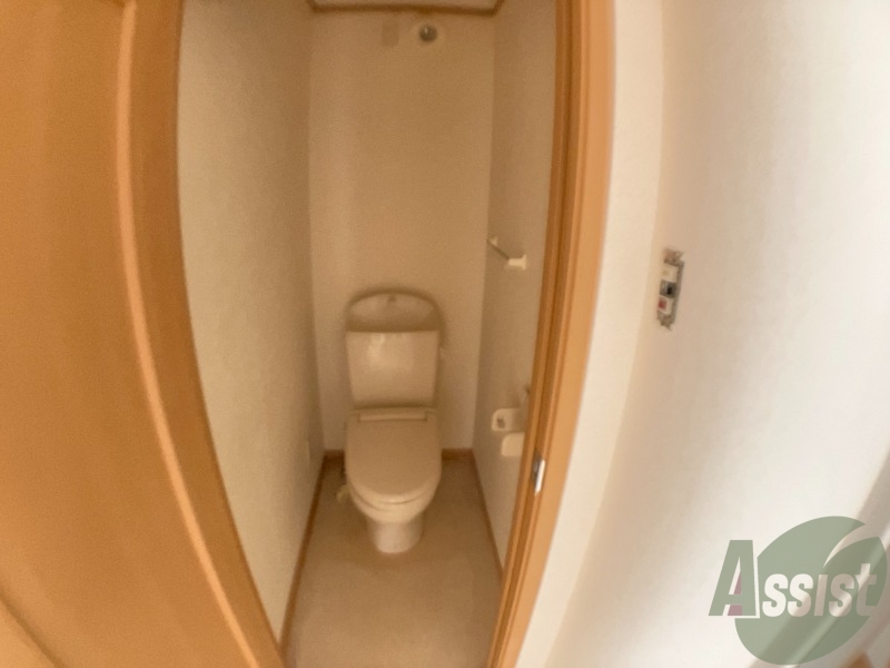トイレ　トイレはシンプルで清潔感がありますね～！