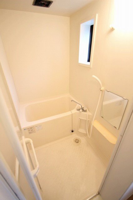バス・シャワールーム　同物件、別号室のものです。