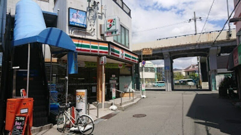 コンビニ　セブンイレブン阪急石橋駅前店（コンビニ）まで319m