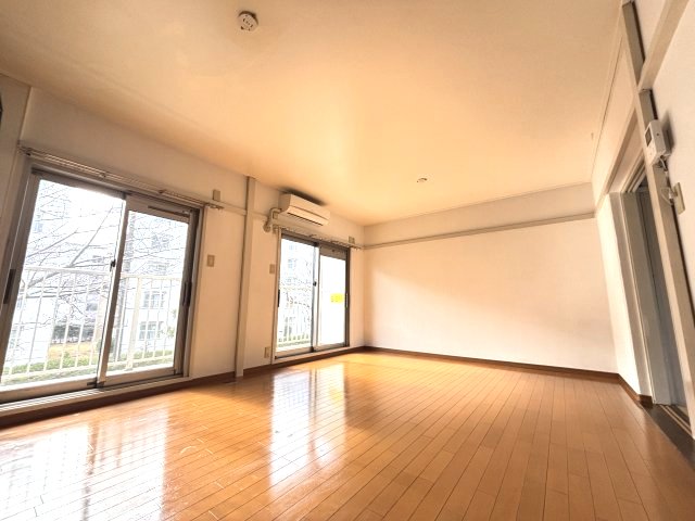 居室・リビング　南側向き開放的なリビング★