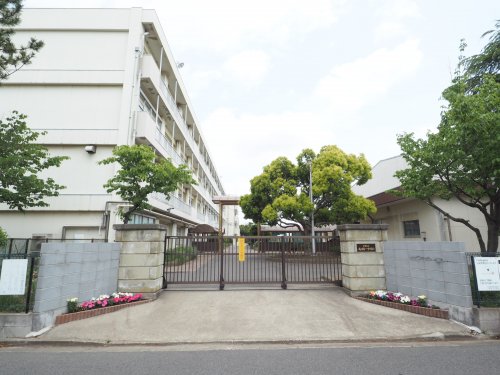 中学校　千葉市立高洲中学校（中学校）まで446m