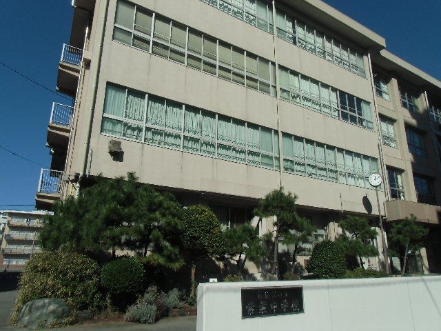 中学校　横須賀市立常葉中学校（中学校）まで759m