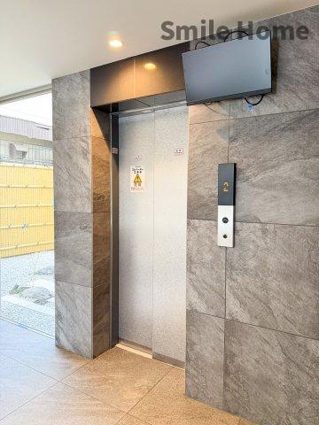 その他共有部分　エレベーターがあると重たい荷物も簡単に部屋まで運べますよ