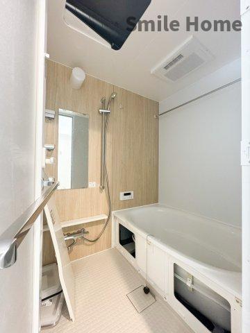 バス・シャワールーム　浴室乾燥付きなので梅雨時や洗濯物が多くても安心です。