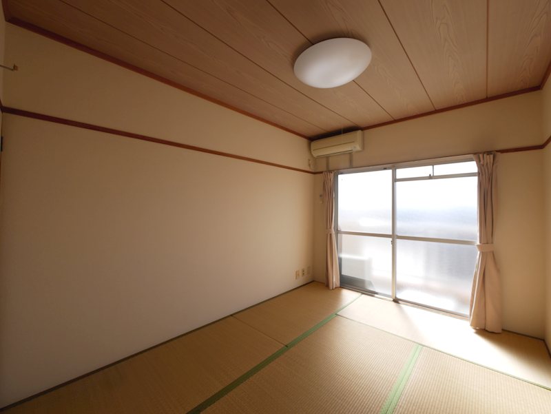 居室・リビング　東側和室６帖