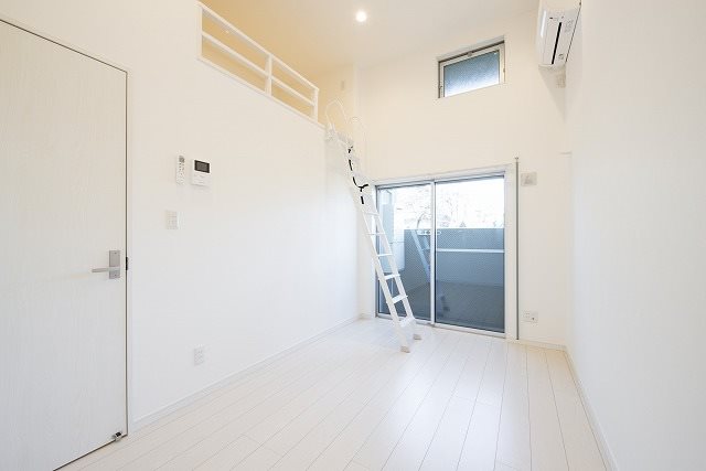 バルコニー　洋室5.3帖　ロフト5.3帖（収納でも使えます）