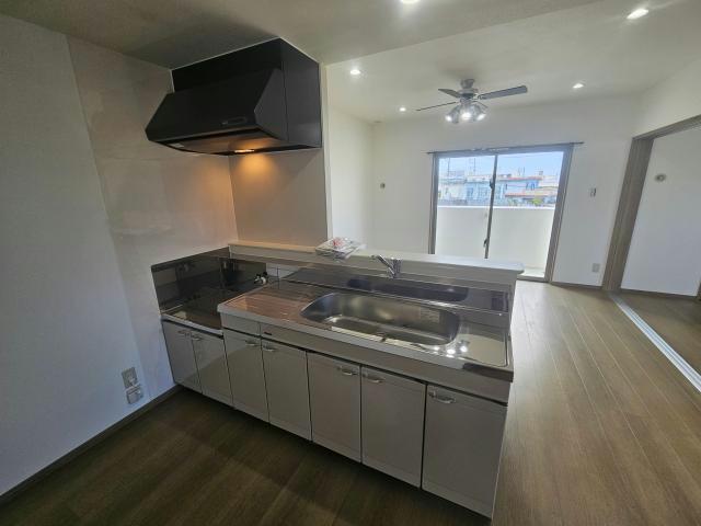 キッチン　※写真は303号室