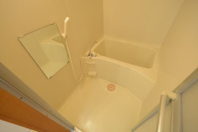 バス・シャワールーム　シンプルで清潔感のある浴室です♪