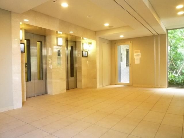 ロビー　エレベーター