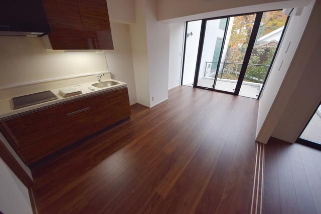 居室・リビング　★明るいダイニングキッチンです★