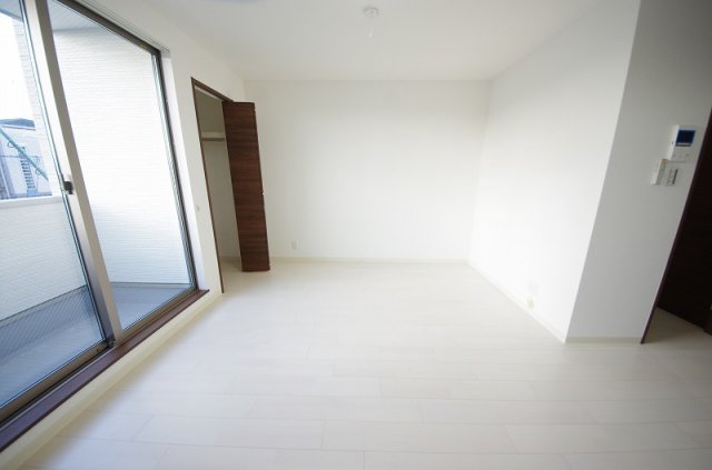 その他部屋・スペース　開放的な寝室です