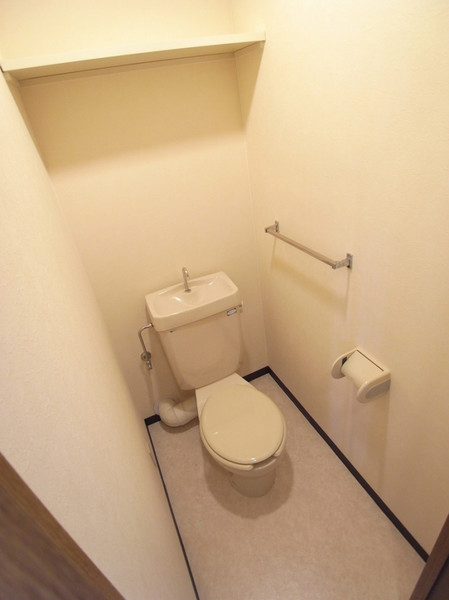 トイレ　※反転タイプの写真です