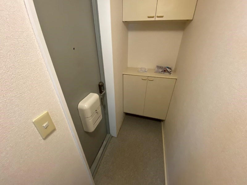 玄関　同一物件別部屋写真
