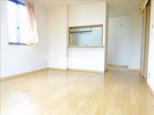 居室・リビング　窓多め、明るいです