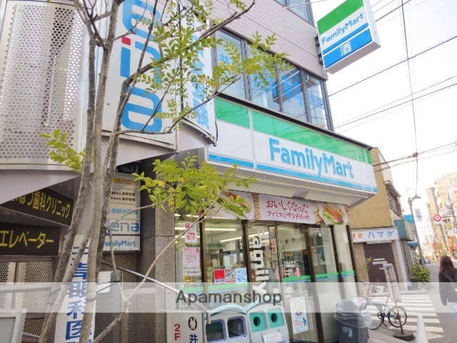 コンビニ　ファミリーマート上井草駅前店（コンビニ）まで700m