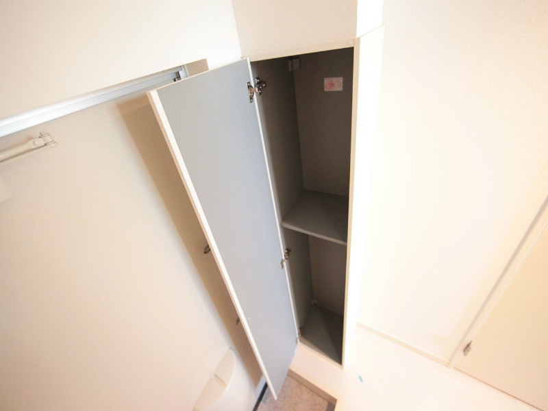 玄関　玄関　シューズボックス付（収納充実してます）