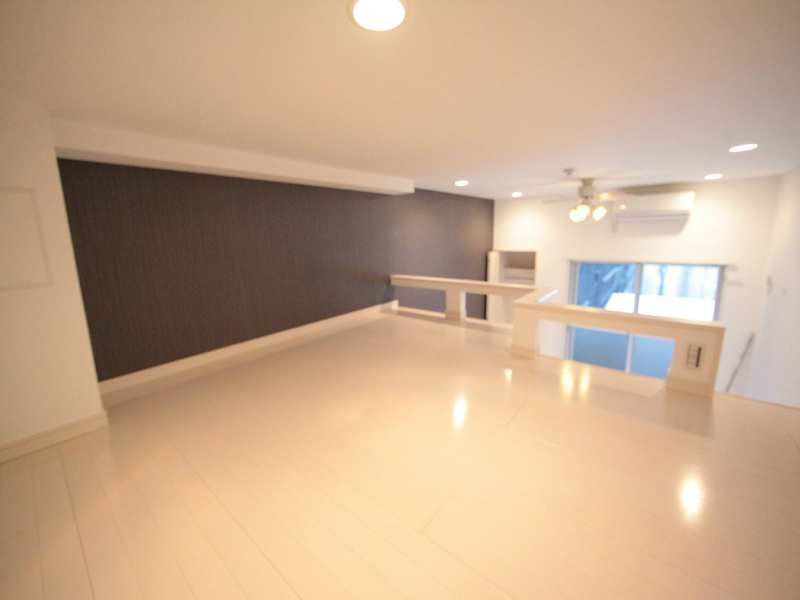 その他部屋・スペース　上階ロフト5.7帖（収納としてもお部屋としても使えます）