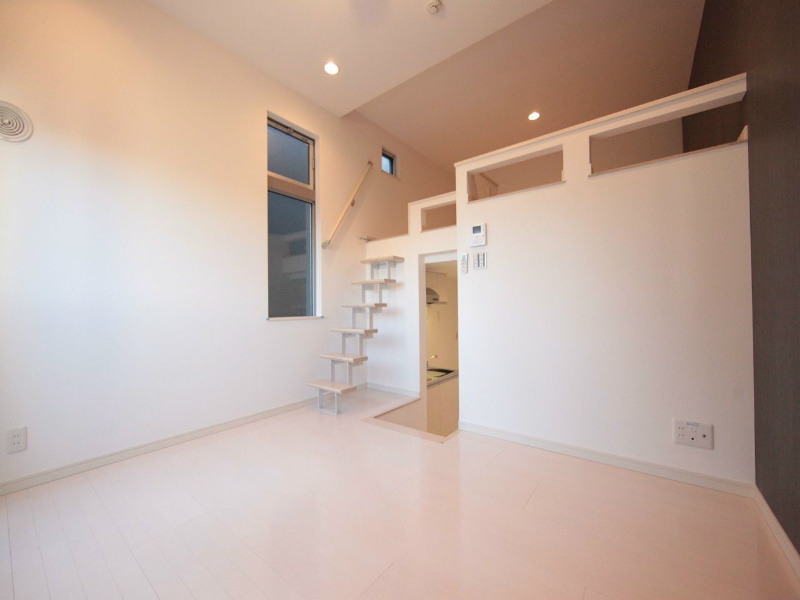 居室・リビング　下階洋室6帖　上階ロフト5.7帖（収納でも部屋でも使えます）