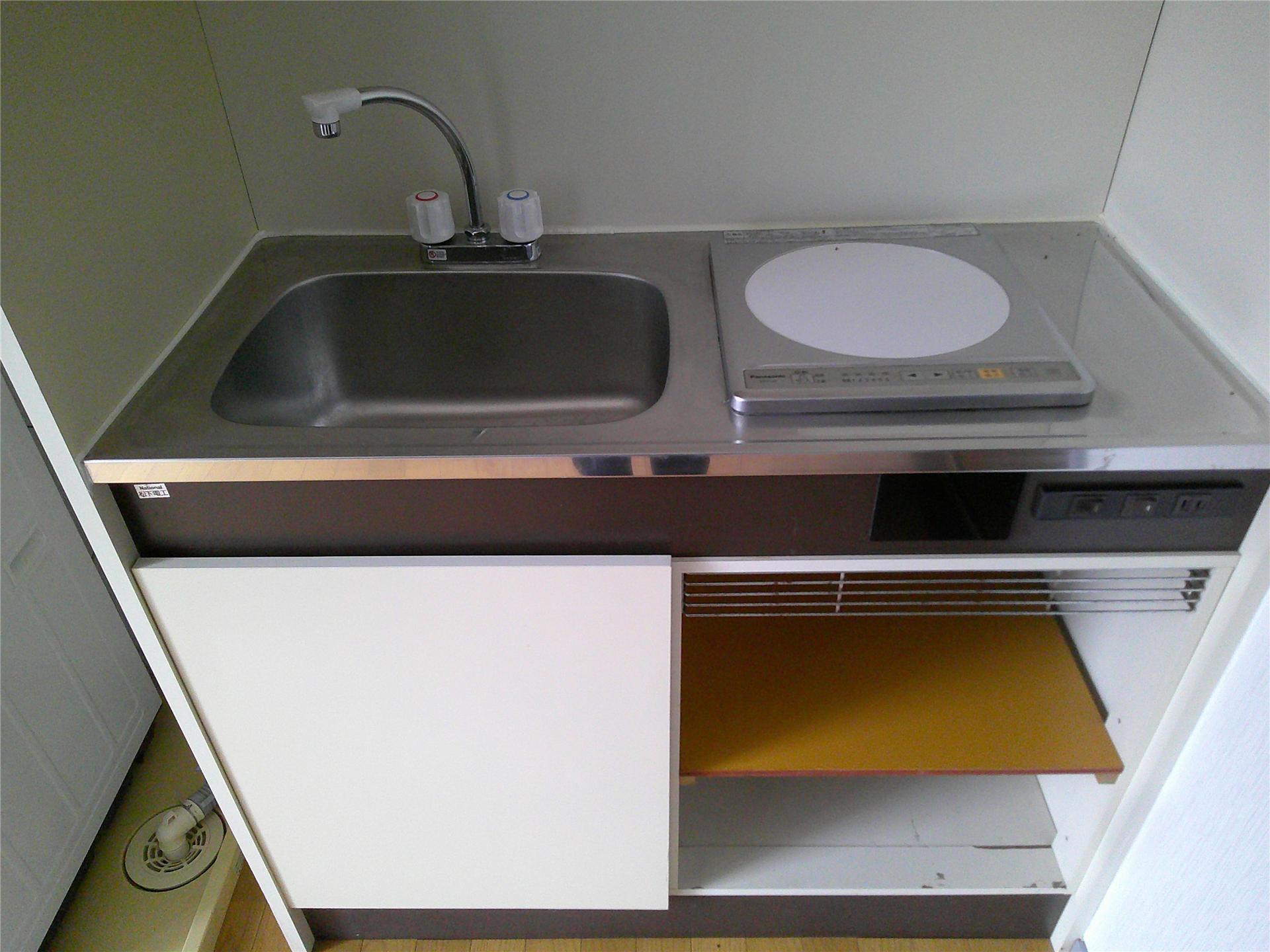 トイレ　トイレとお風呂は同室になります。