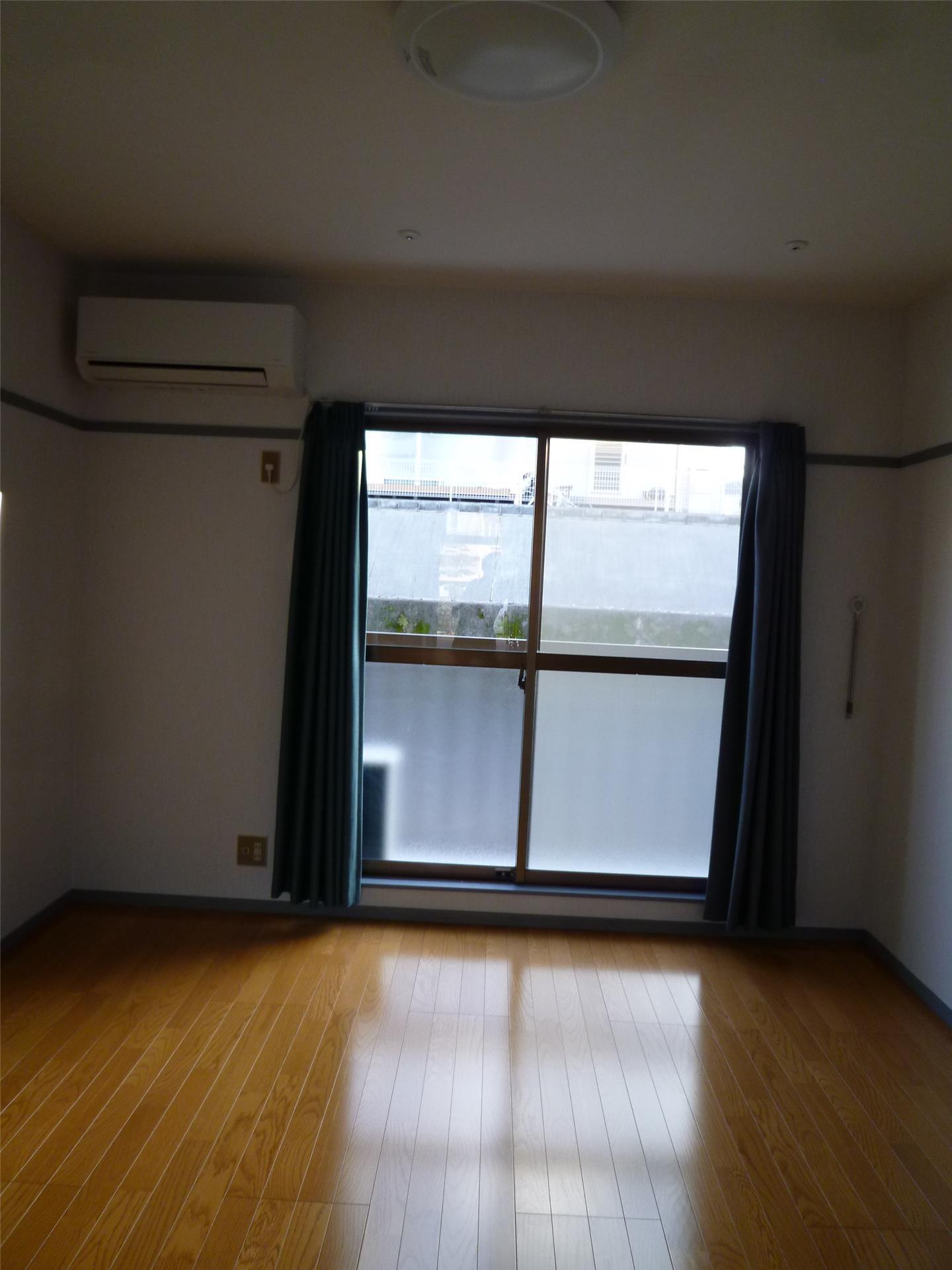 居室・リビング　シンプルな洋室です。