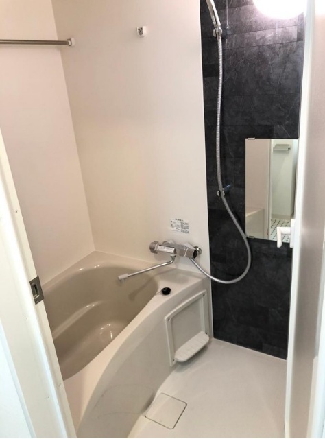 バス・シャワールーム　※別部屋参考写真