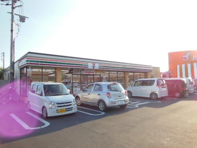 コンビニ　セブンイレブン（コンビニ）まで378m