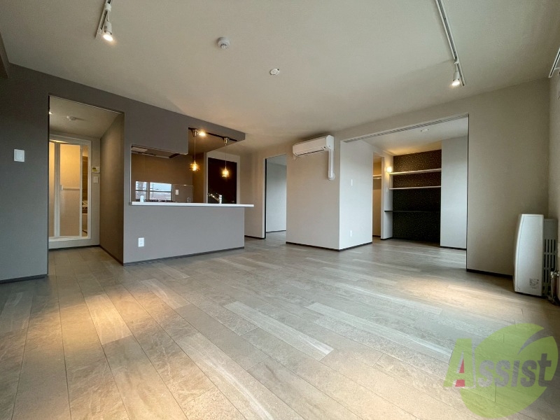 居室・リビング　広々としたリビングですね。使い勝手がよさそうですね！