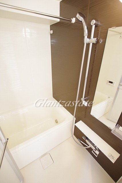 バス・シャワールーム　☆疲れを癒す広々としたお風呂☆