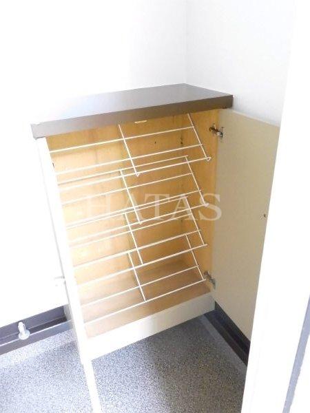 玄関　同物件別部屋です。