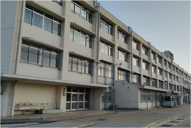 中学校　八尾市立曙川南中学校（中学校）まで1244m