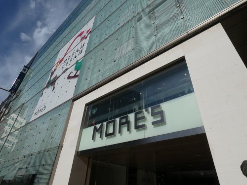 ショッピングセンター　横浜モアーズ（ショッピングセンター）まで781m