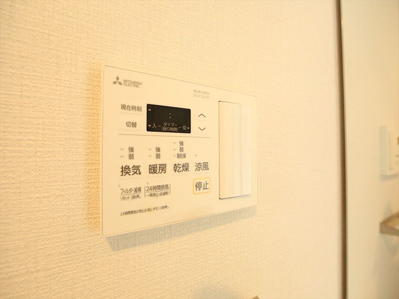 その他設備　浴室暖房乾燥機付き
