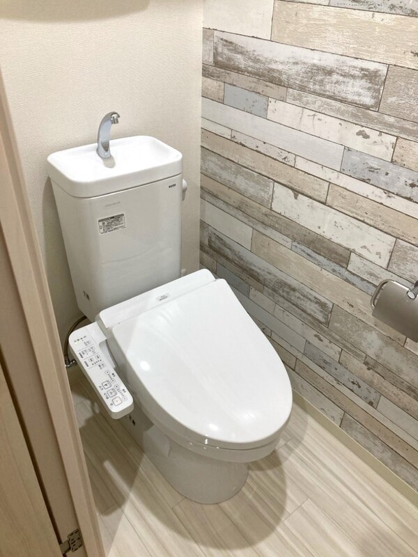 トイレ　温水洗浄便座付きです♪