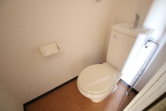 トイレ　※違う号室の参考写真です。