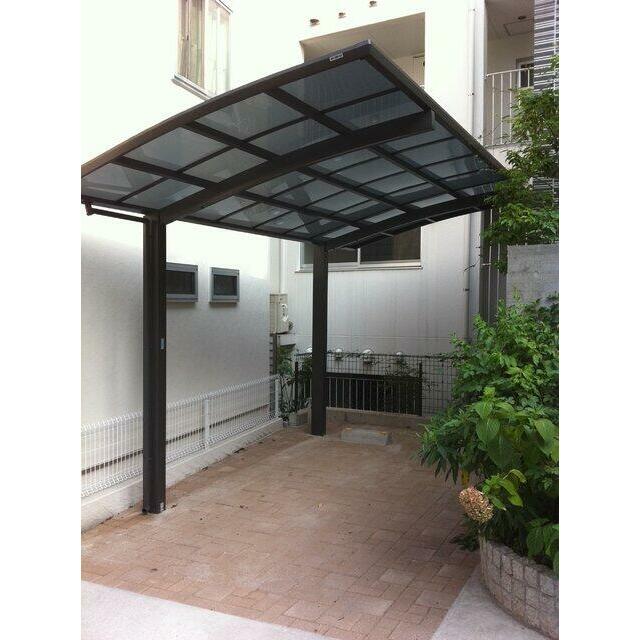 その他　屋根付き敷地内平置き駐車場