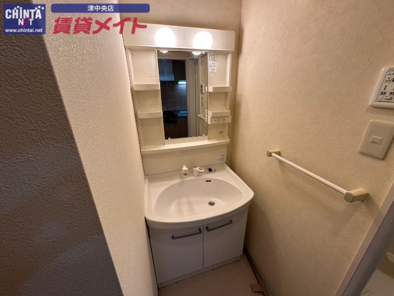 洗面設備　同型参考写真