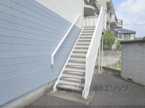 エントランス　階段