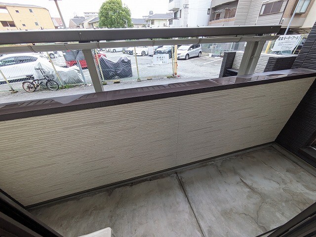 バルコニー　バルコニーもひろい