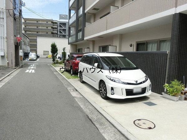駐車場　敷地内駐車場！