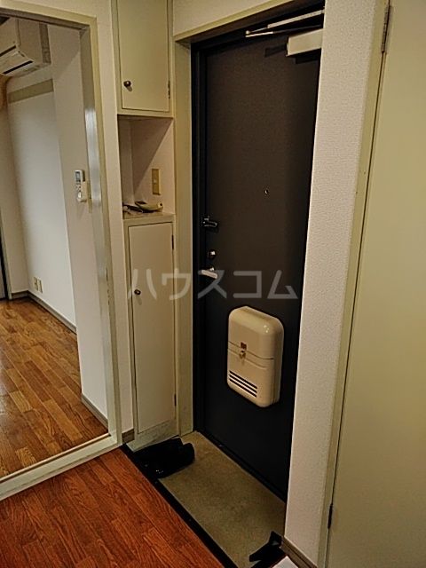 三輪ビルの玄関写真