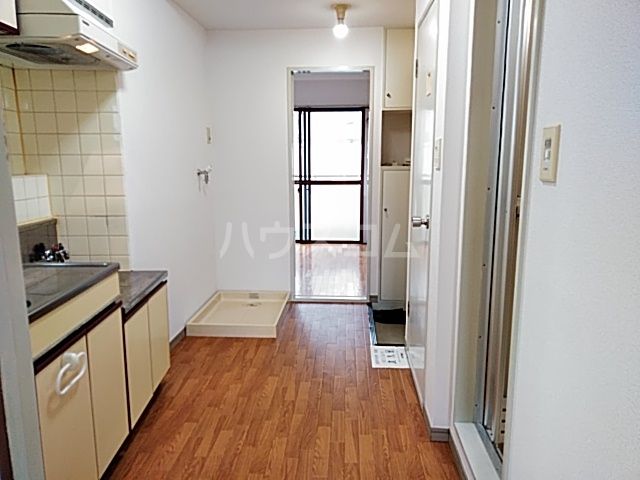 三輪ビルの居間写真