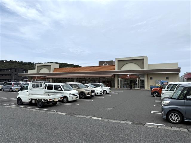 スーパー　サンマート岩美店（スーパー）まで94m