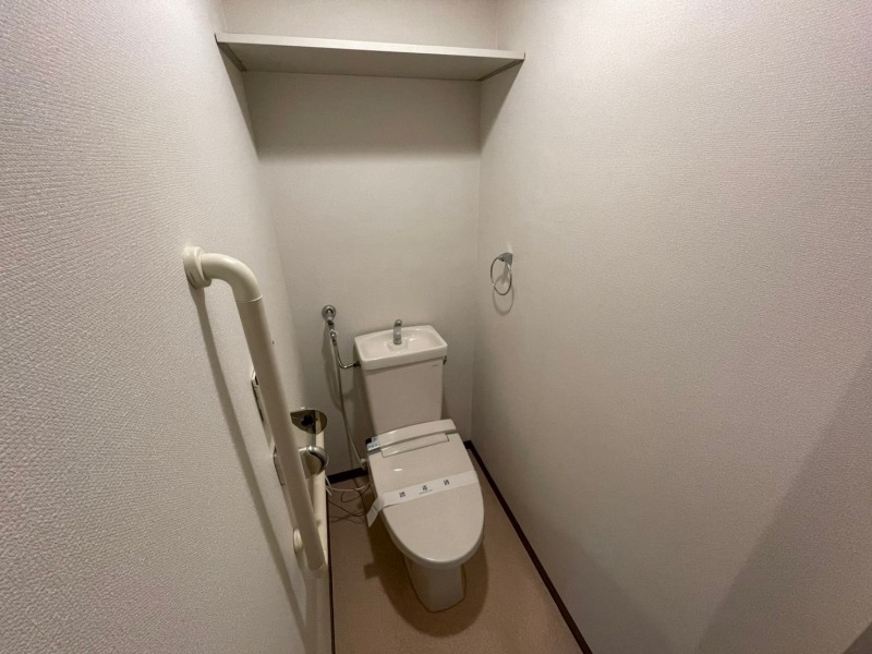 トイレ　ウォシュレット機能がついたトイレ。安心して使用できますね。