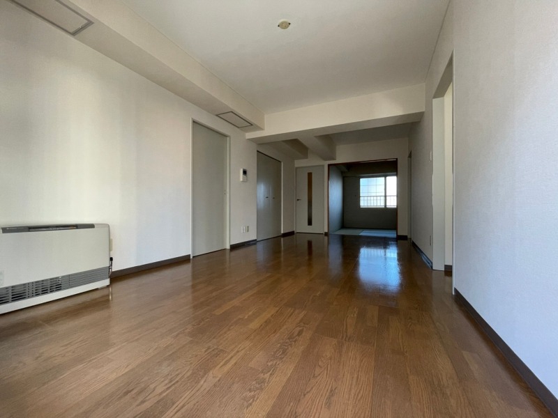 居室・リビング　広くてキレイなお部屋が広がっていて、充実した生活が送れそう。