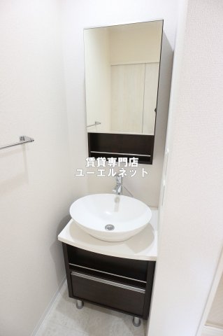 洗面設備　清潔感ある独立洗面台で毎日気持ちよく♪
